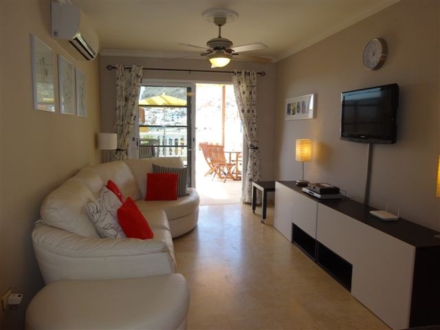 Mirador - 3 Bed Apartment - Beachside - Lounge with TV & Wifi