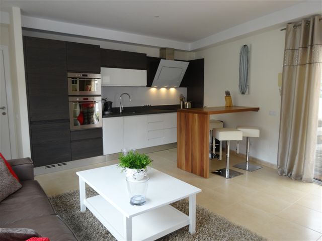 Vista Parq 6 -  1 Bed Apartment - Close to Beach - Lounge/Kitchen/ Island unit